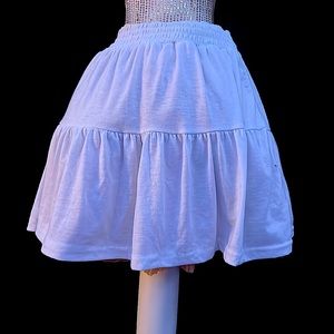 slightly shear sunskirt! Super easy to style and very affordable 🙌🏼